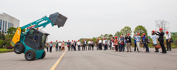 ����ʮ������ý������ǹ��ɶԹ�������������21���ͺ���˿��֮·