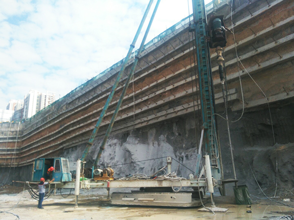 ��ɫʩ����һ���������ڵ��ǹ��ɶԹ������������������ִ��