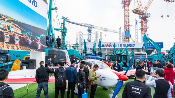 ����ǩ��2.6��Ԫ���ǹ��ɶԹ������������Ʒ�����Ϻ�����չ