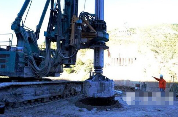 ���Ӿ۽����ǹ��ɶԹ���������������������¡���һ�߶ա�