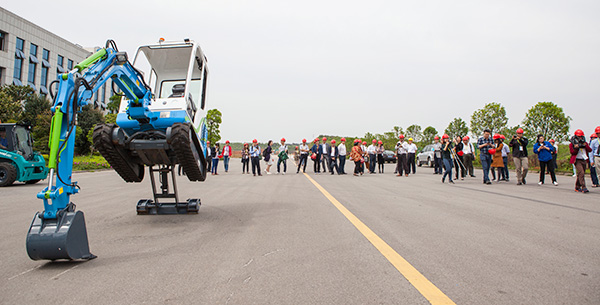 ����ʮ������ý������ǹ��ɶԹ�������������21���ͺ���˿��֮·