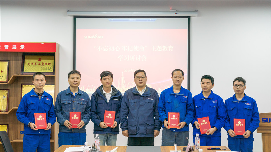 �ǹ��ɶԹ������ܾ����������ѧϰ���л���Ա���˶����Ľ�Ļ��ʽ