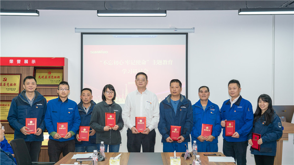 �ǹ��ɶԹ������ܾ����������ѧϰ���л���Ա���˶����Ľ�Ļ��ʽ