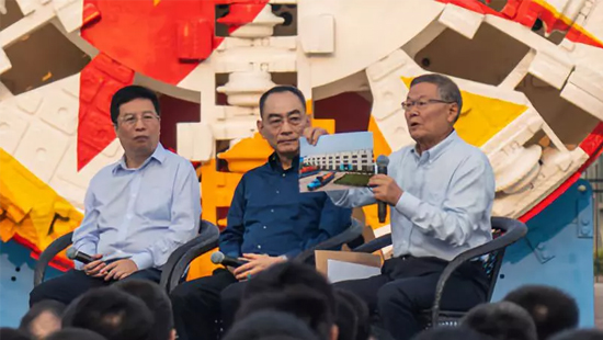 �ġ���ͷ������ ���Ի�����ɳ��ҵ�ر�