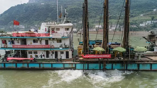 ���쳤���ƽ�ˮ�����ǹ��ɶԹ������ܺ���������ɸ㶨ˮ�½�ʯ