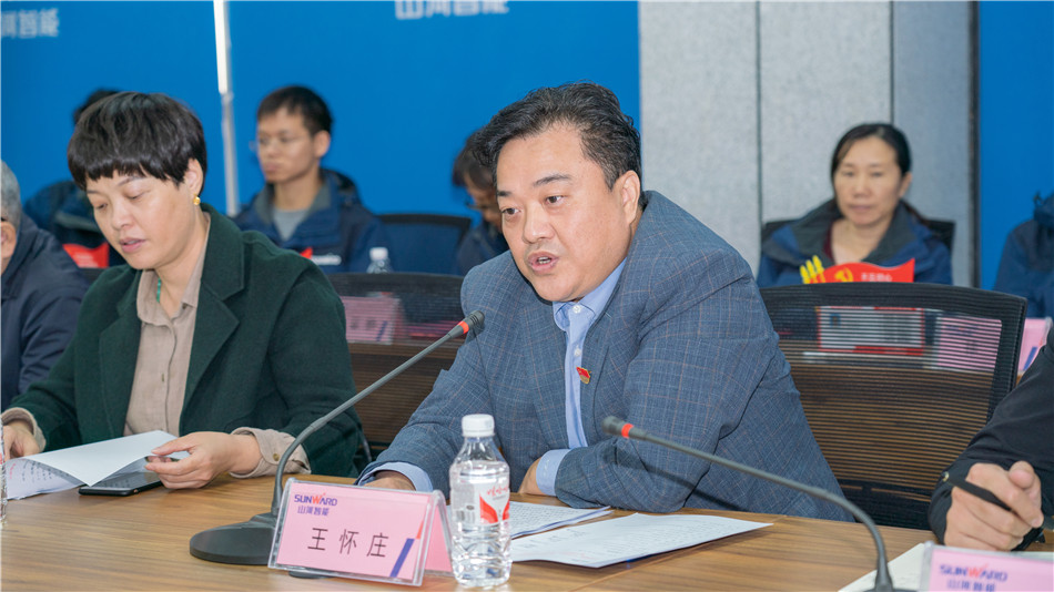 �ǹ��ɶԹ������ܾ����������ѧϰ���л���Ա���˶����Ľ�Ļ��ʽ