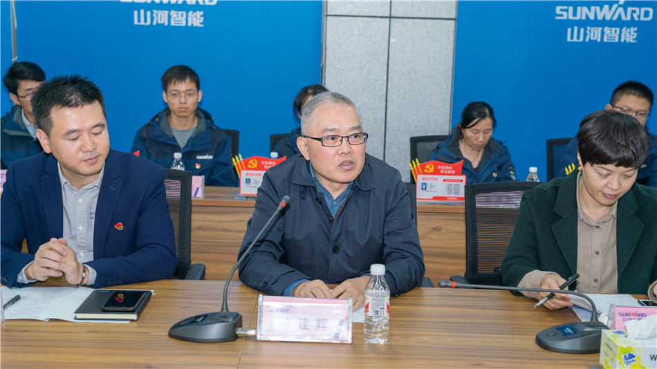 �ǹ��ɶԹ������ܾ����������ѧϰ���л���Ա���˶����Ľ�Ļ��ʽ