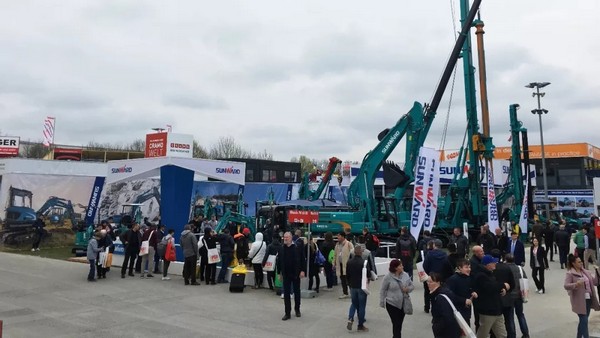 ������չʾ�й������족�������ǹ��ɶԹ�������Я�����������Ƶ¹�����չ