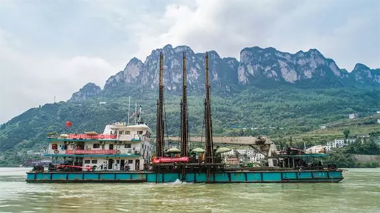 ���쳤���ƽ�ˮ�����ǹ��ɶԹ������ܺ���������ɸ㶨ˮ�½�ʯ