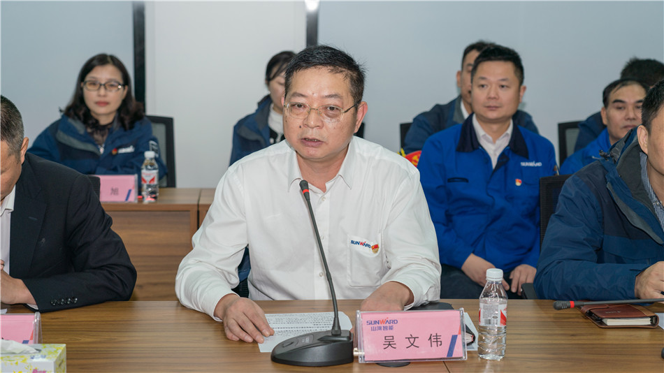 �ǹ��ɶԹ������ܾ����������ѧϰ���л���Ա���˶����Ľ�Ļ��ʽ