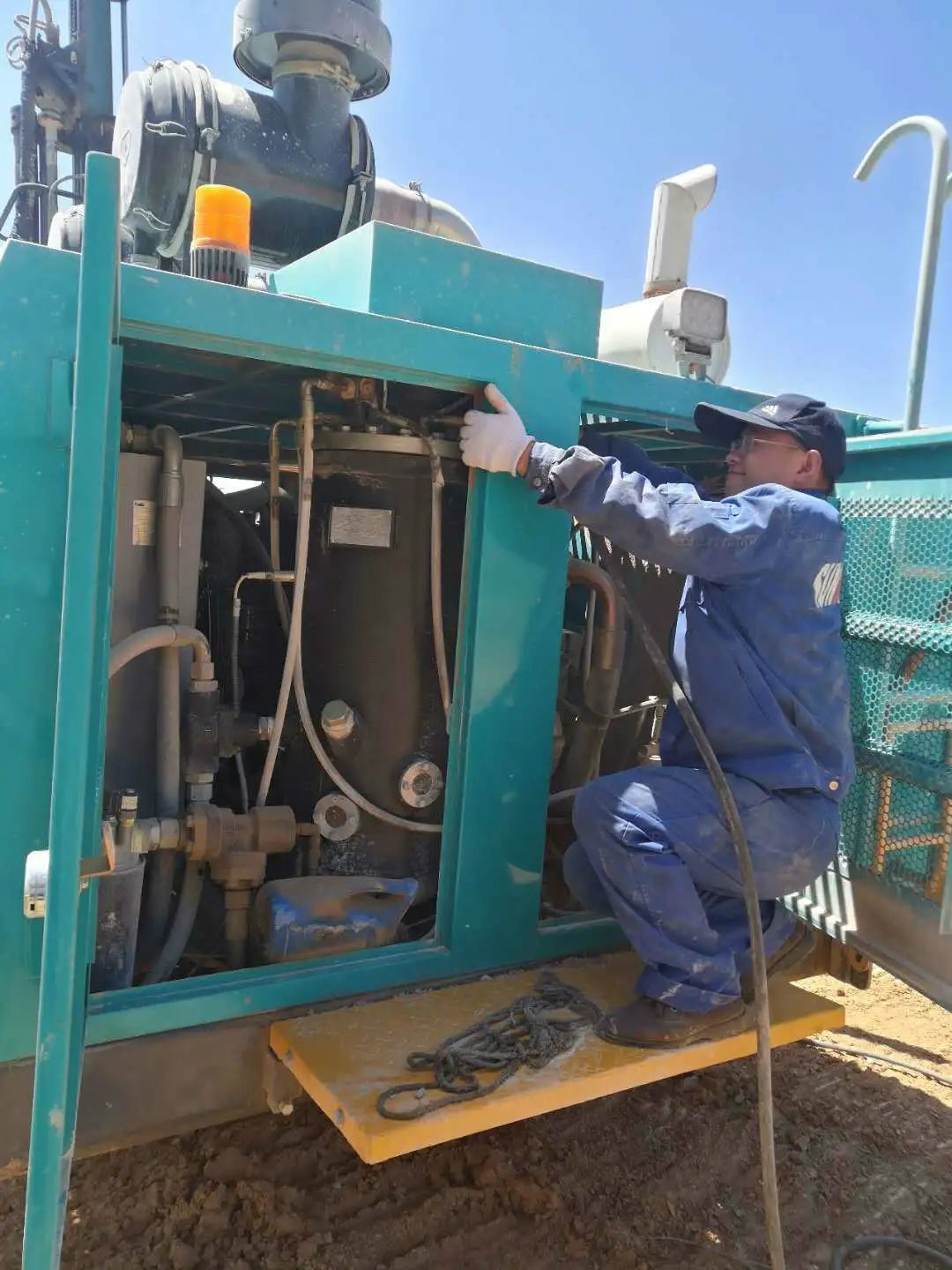 ���ҷ��������� �ǹ��ɶԹ����ذ���΢���������ǹ��ɶԹ�����������װ�������������˶��߽�����ƽ��