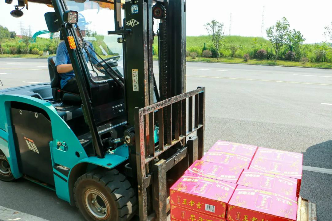 ��ϵְ�������������о�ע�ľ�ͷ�����ǹ��ɶԹ������ܿ�չ�����������˶�