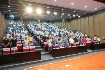 ���и������Ҿ�����˫��˫���������������ǹ��ɶԹ������ܡ��м��������ŽῪչ���⵳���˶�