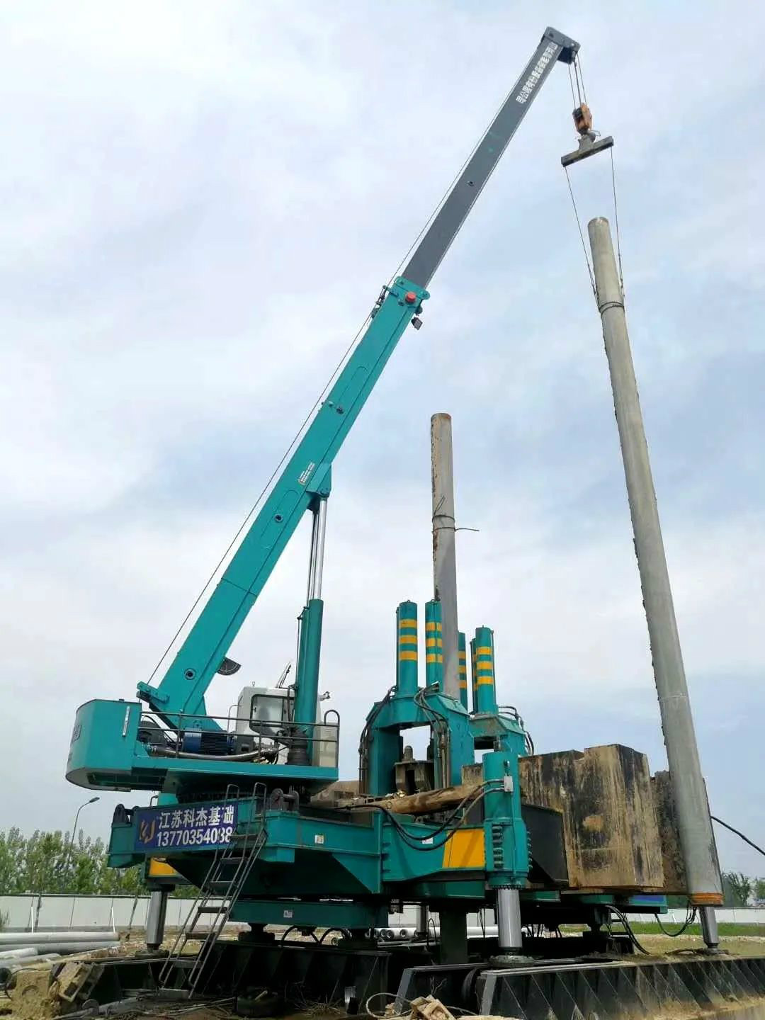 ��Ь���ϰ嵽׮�������С�������һ̨����ѹ׮���˶��Ʋ��ܸ�