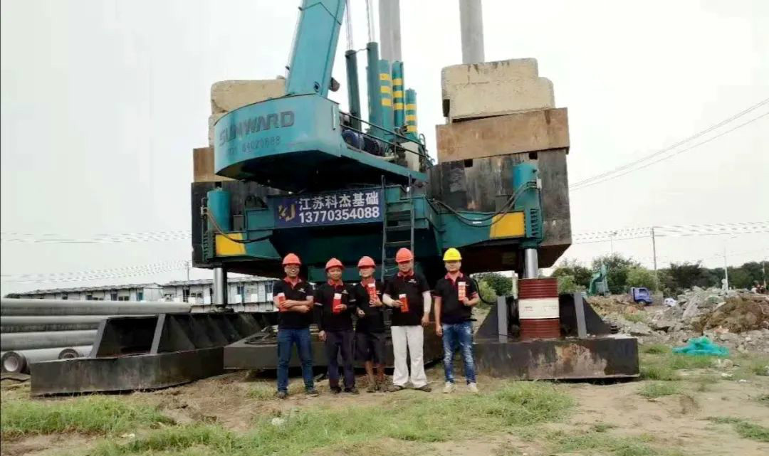 ��Ь���ϰ嵽׮�������С�������һ̨����ѹ׮���˶��Ʋ��ܸ�