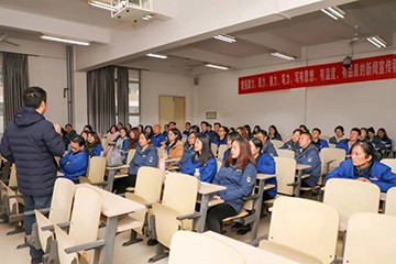 �ǹ��ɶԹ�������ͨѶԱ��ѵ�ں��Ϲ�����ýѧԺ����