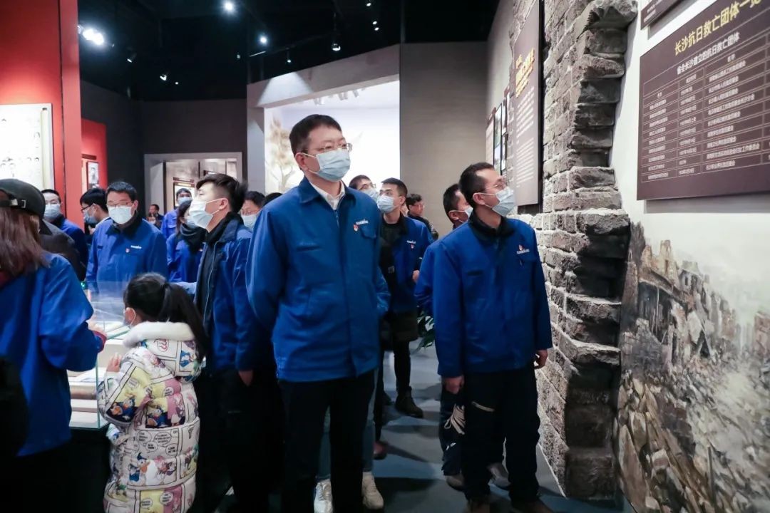 �ٺ�ɫ��ʷ ������ʹ�������ǹ��ɶԹ�������ȫ�嵳Ա����ɳ��ʷ�ݿ�չ���⵳���˶�