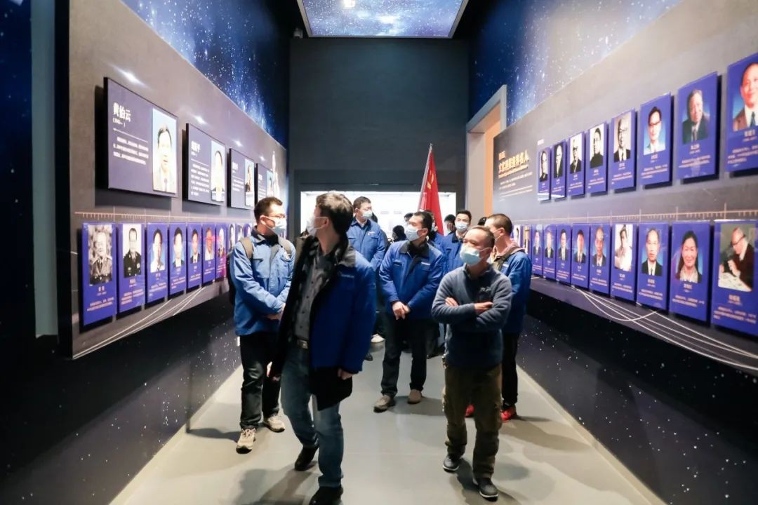 �ٺ�ɫ��ʷ ������ʹ�������ǹ��ɶԹ�������ȫ�嵳Ա����ɳ��ʷ�ݿ�չ���⵳���˶�