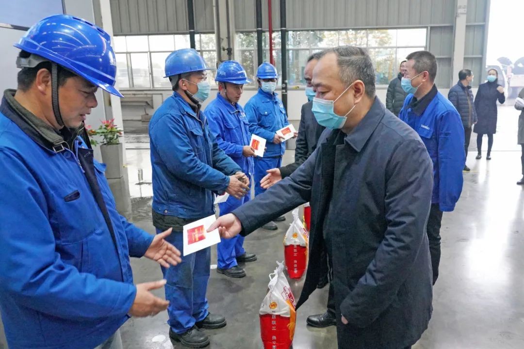 �����ο���ǹ��ɶԹ����������⵳Ա