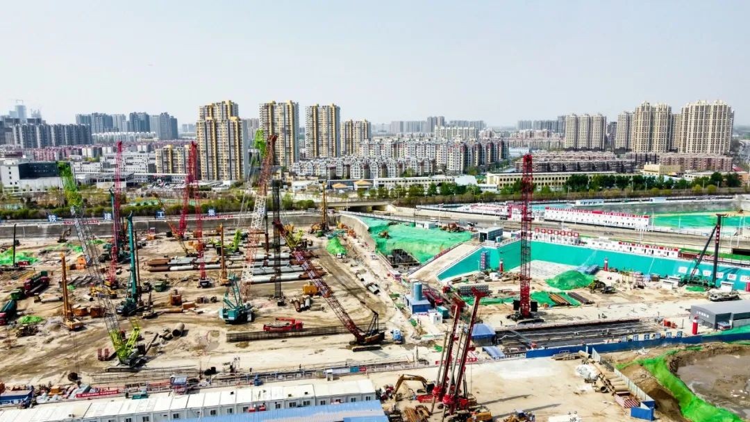 �ǹ��ɶԹ�������װ����ս�����������ۺϽ�ͨ��Ŧ����