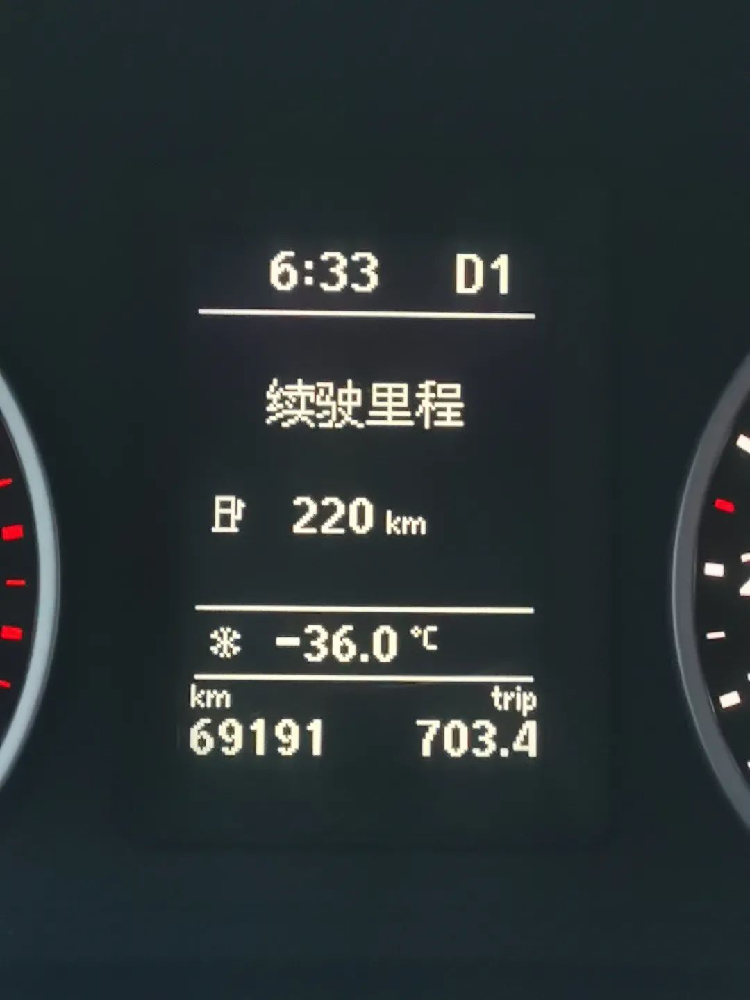 �¾���ս���ڷ�ɳ�е�����װ���Ŷ�