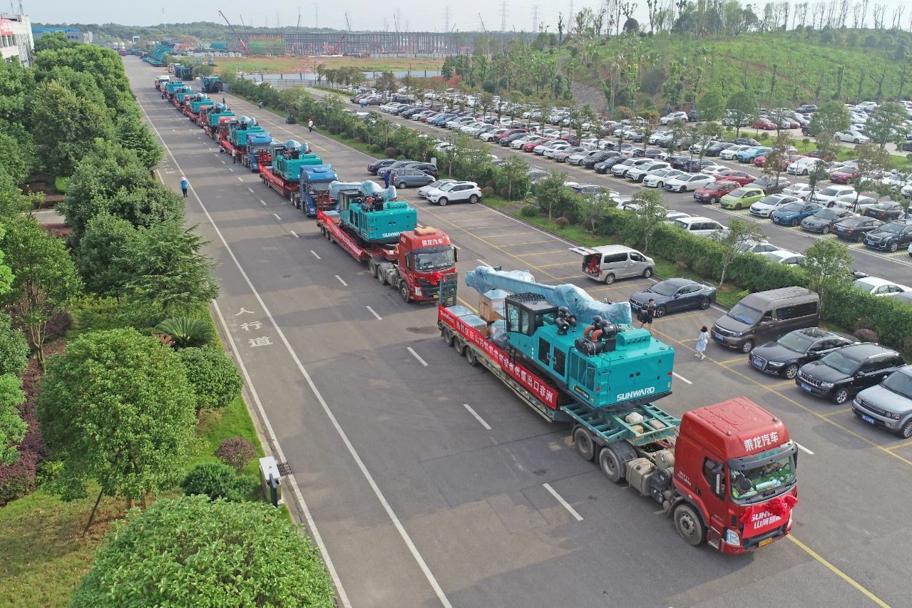 批量出口非洲!糖果派对官网智能一体化潜孔钻机助力“一带一起”建设