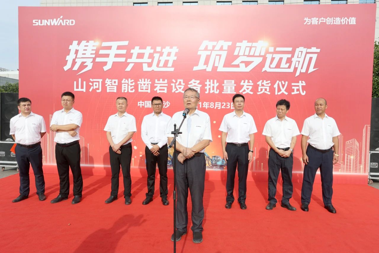 批量出口非洲!糖果派对官网智能一体化潜孔钻机助力“一带一起”建设