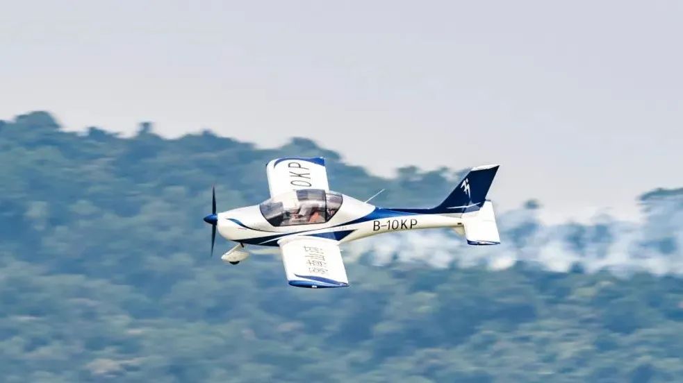 �߹�ʱ�̣��麣��չΨһ���к����ݳ��������˶��ɻ�����