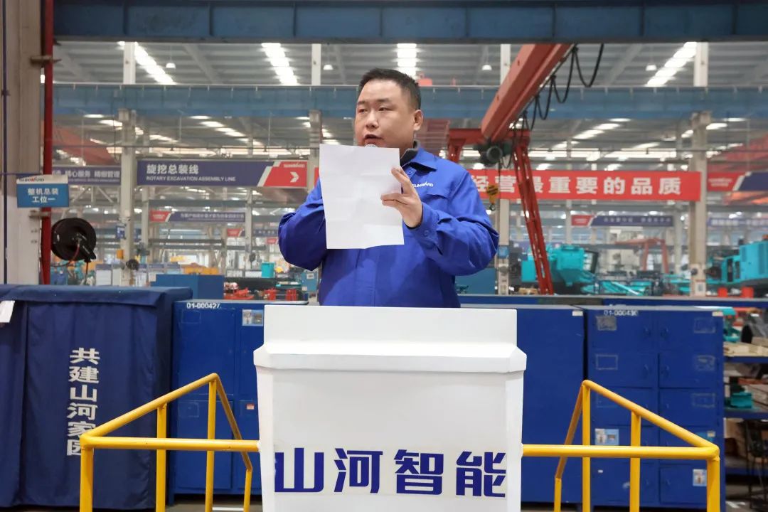 向模范学习!糖果派对官网智能56名职工受到职工职业手艺竞赛表扬