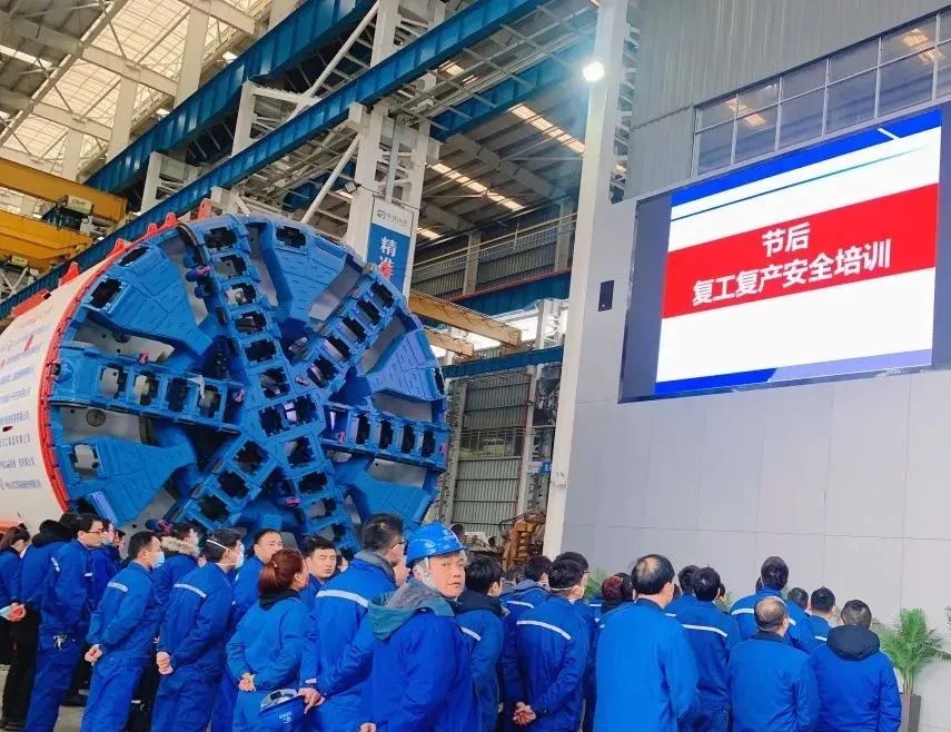 ֱ������һ�ߣ������ǹ��ɶԹ�����������æ