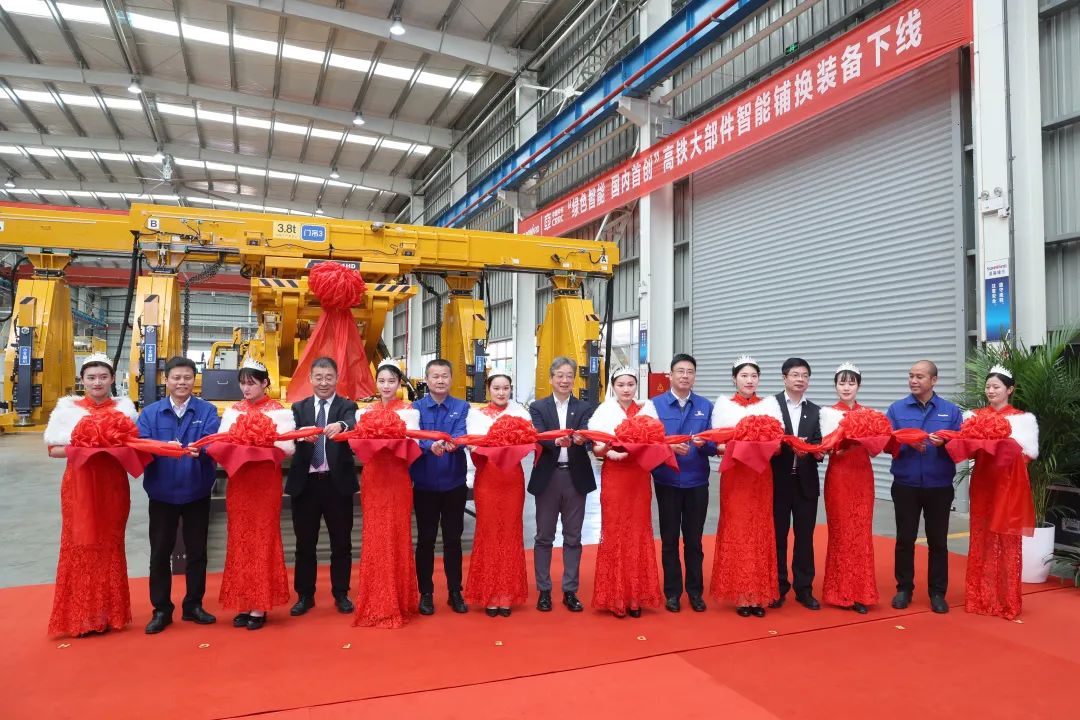 ǿǿ���֣������״������󲿼������̻�װ���ֳ�����