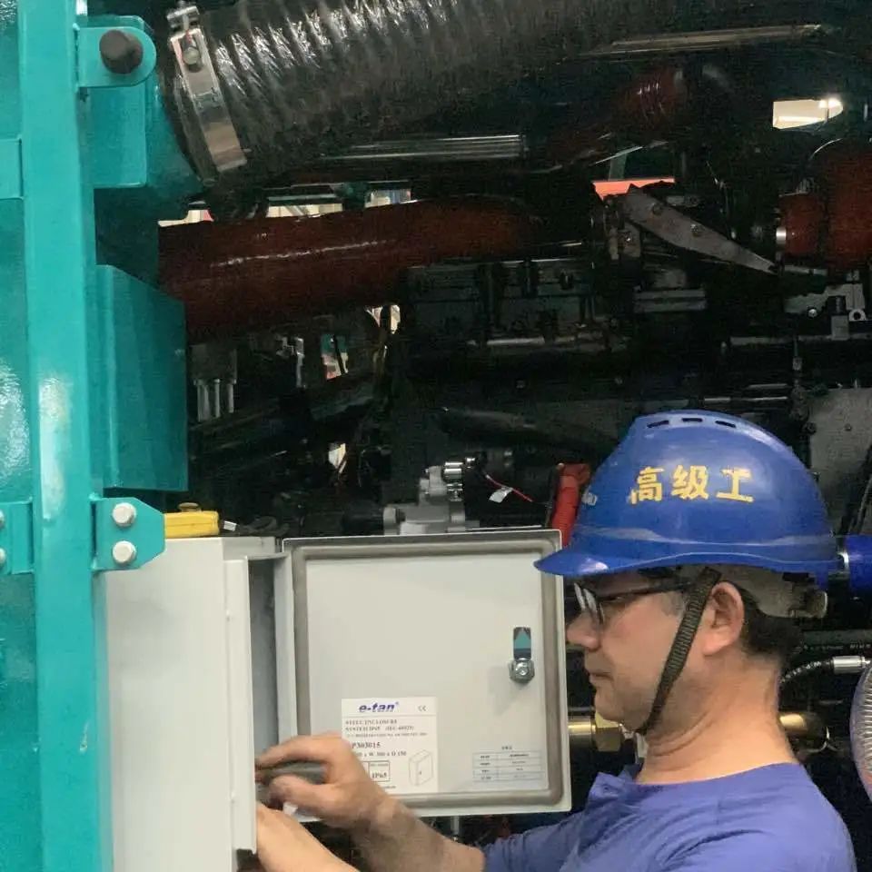 将斗争举行究竟!致敬糖果派对官网劳动者