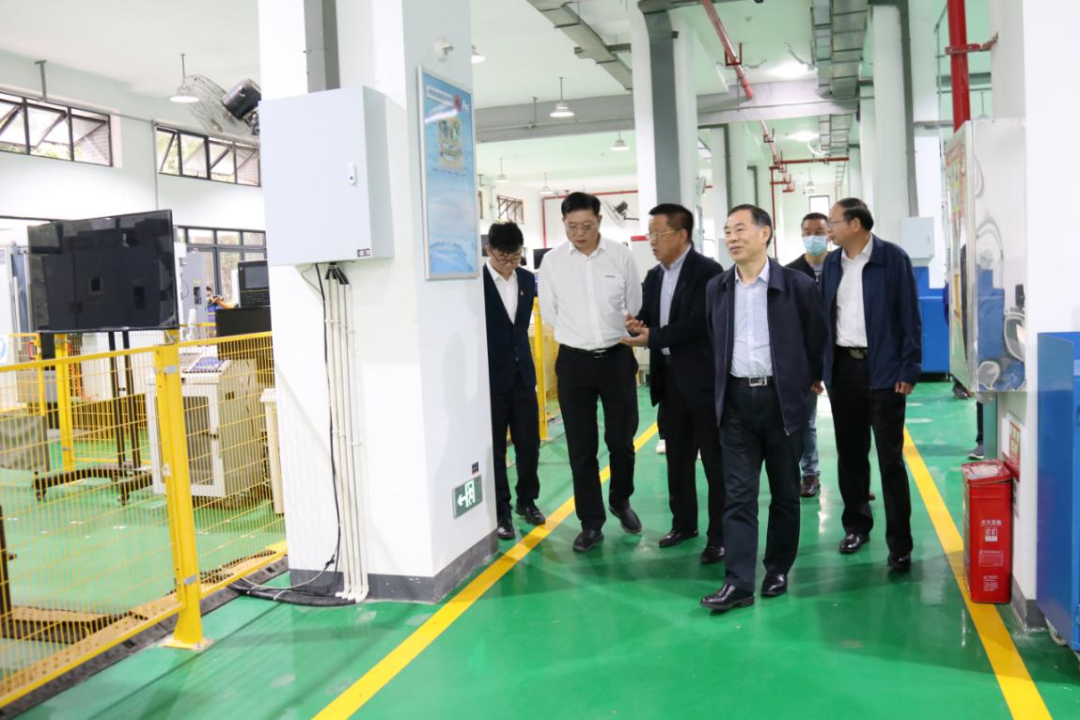 У���������ƪ����һ���ǹ��ɶԹ������ܲν�ѧԺ����