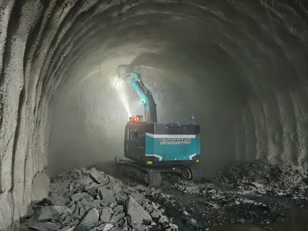 Õ÷Õ½´¨²ØÌú·£¡ÌǹûÅɶԹÙÍøÖÇÄÜÐÂÒ»´úµç¶¯ÍÚ¾ò»úÀֳɽ»¸¶