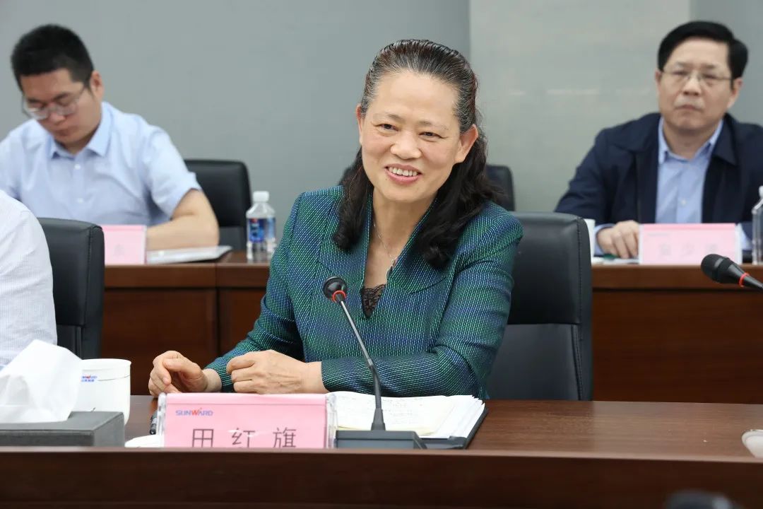 É²úѧÑкÏ×÷£¡ÖÐÄÏ´óѧУ³¤¡¢Öйú¹¤³ÌԺԺʿÌïºìÆìÂÊÍÅÔì·ÃÌǹûÅɶԹÙÍøÖÇÄÜ