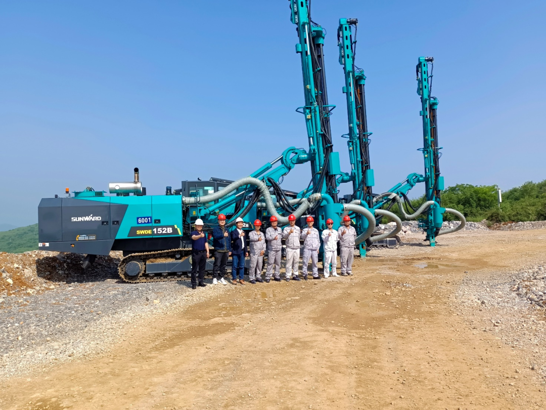 携手中建材!糖果派对官网智能凿岩装备助建九江年产3000万吨砂石骨料开采项目