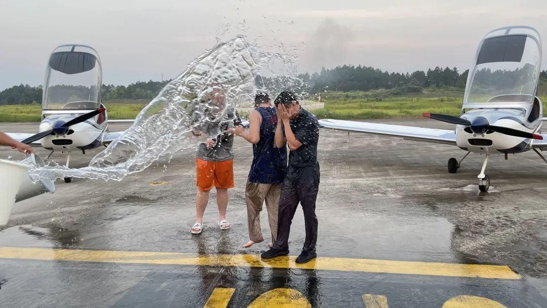 ³åÉÏÔÆÏö£¡ºþÄÏÌǹûÅɶԹÙÍøÍ¨º½Ñ§Ô±Àֳɵ¥·É