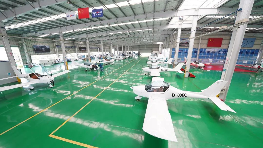 23个月交付100架!糖果派对官网航空第 199、200 架阿若拉飞机顺遂下线交付