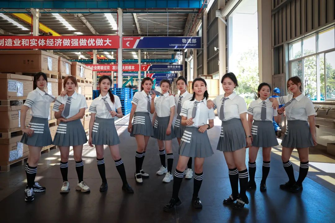 又酷又辣又炫!糖果派对官网智能第二届挖机废物来了