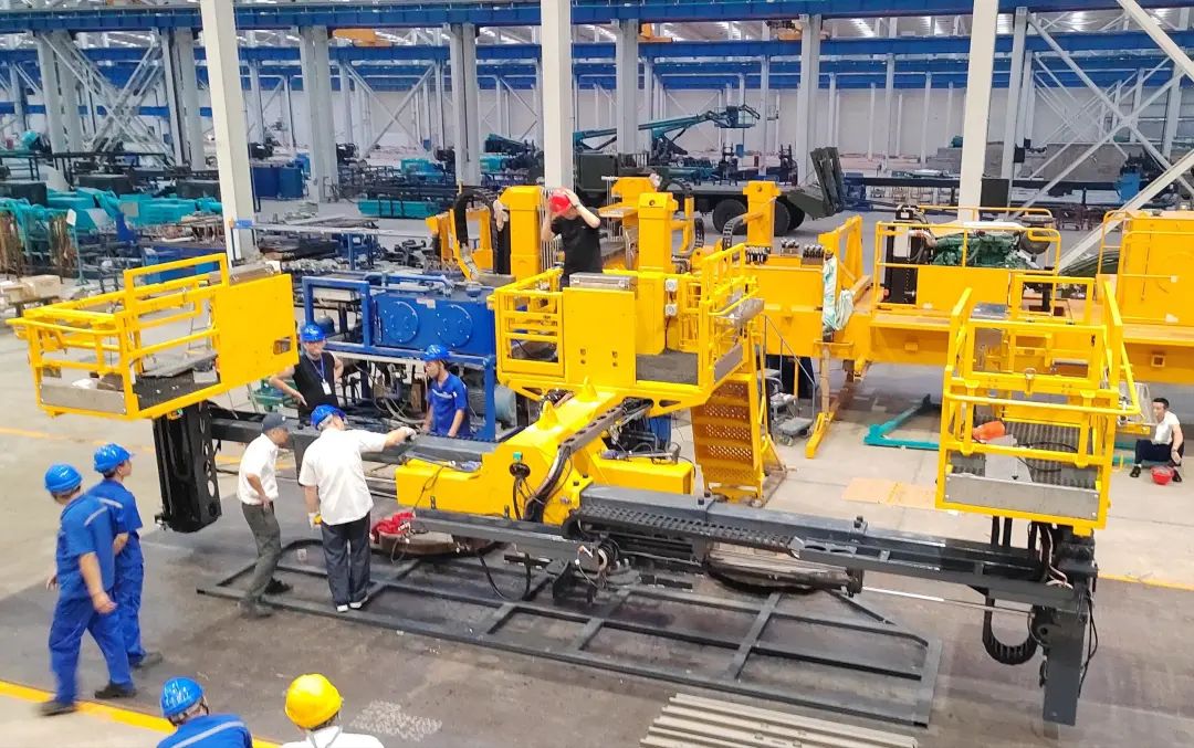 为铁路运输保驾护航!糖果派对官网智能自主研制首套三平台作业装置乐成交付
