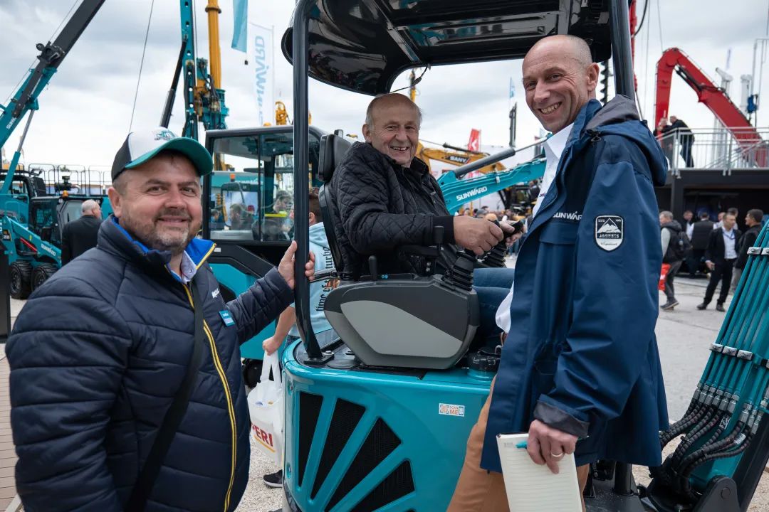 Bauma 2022 | 一组火热现场图带您重温糖果派对官网智能德国宝马展之旅