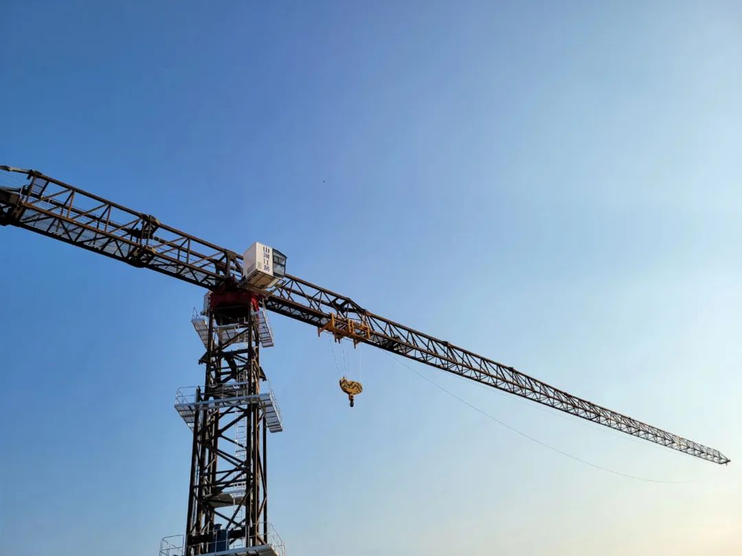 �����߶ȴ�82�����ǹ��ɶԹ�����´�Ƴ�������ƽͷ����