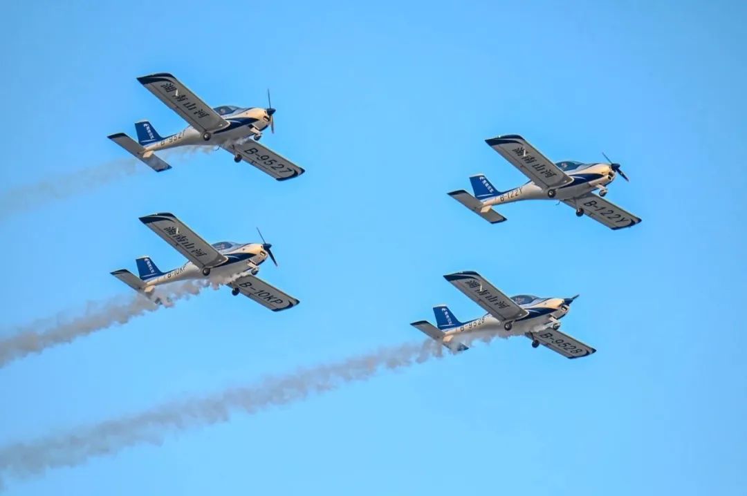 逆势翱翔!糖果派对官网航空携手合作伙伴亮相2022南昌航行大会