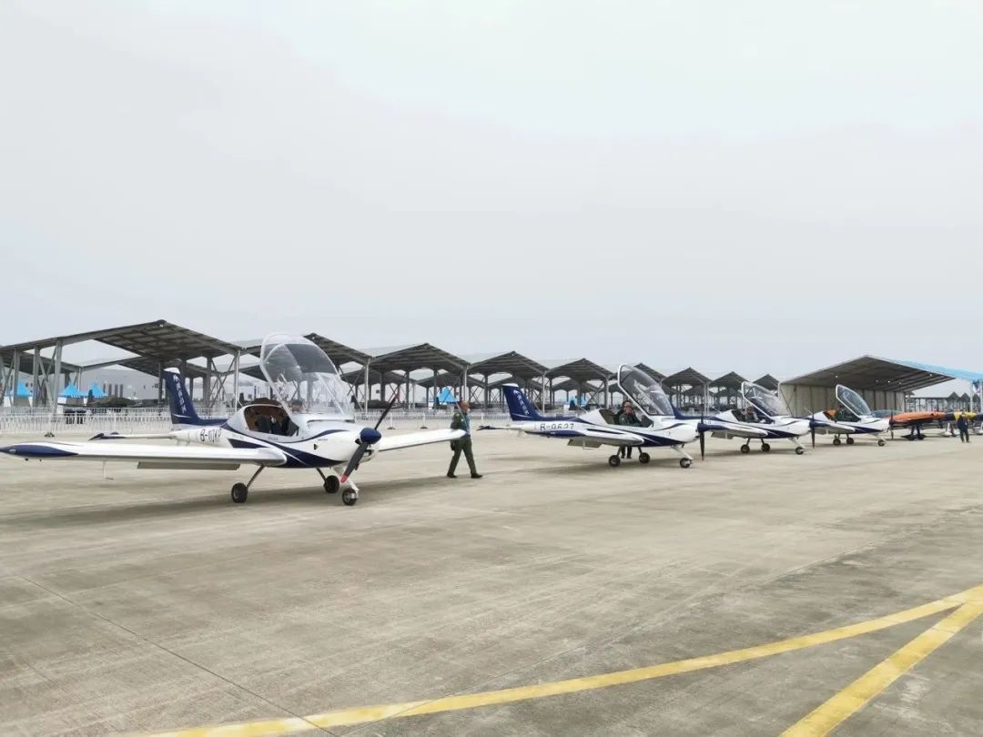 逆势翱翔!糖果派对官网航空携手合作伙伴亮相2022南昌航行大会