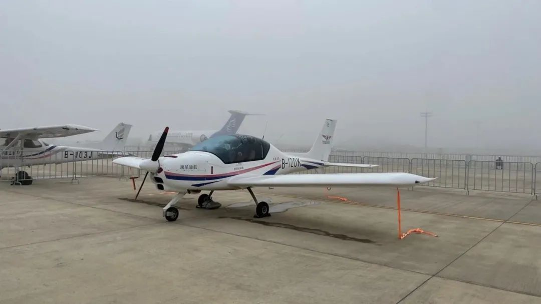 逆势翱翔!糖果派对官网航空携手合作伙伴亮相2022南昌航行大会