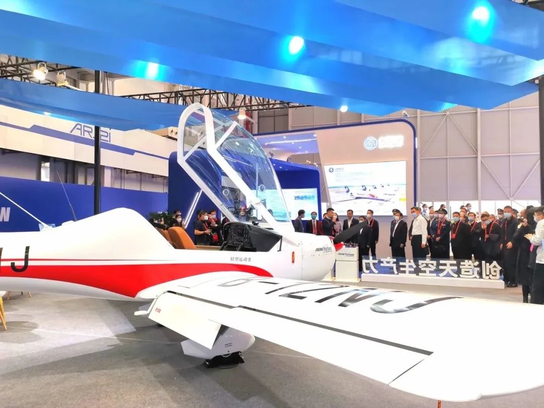 逆势翱翔!糖果派对官网航空携手合作伙伴亮相2022南昌航行大会