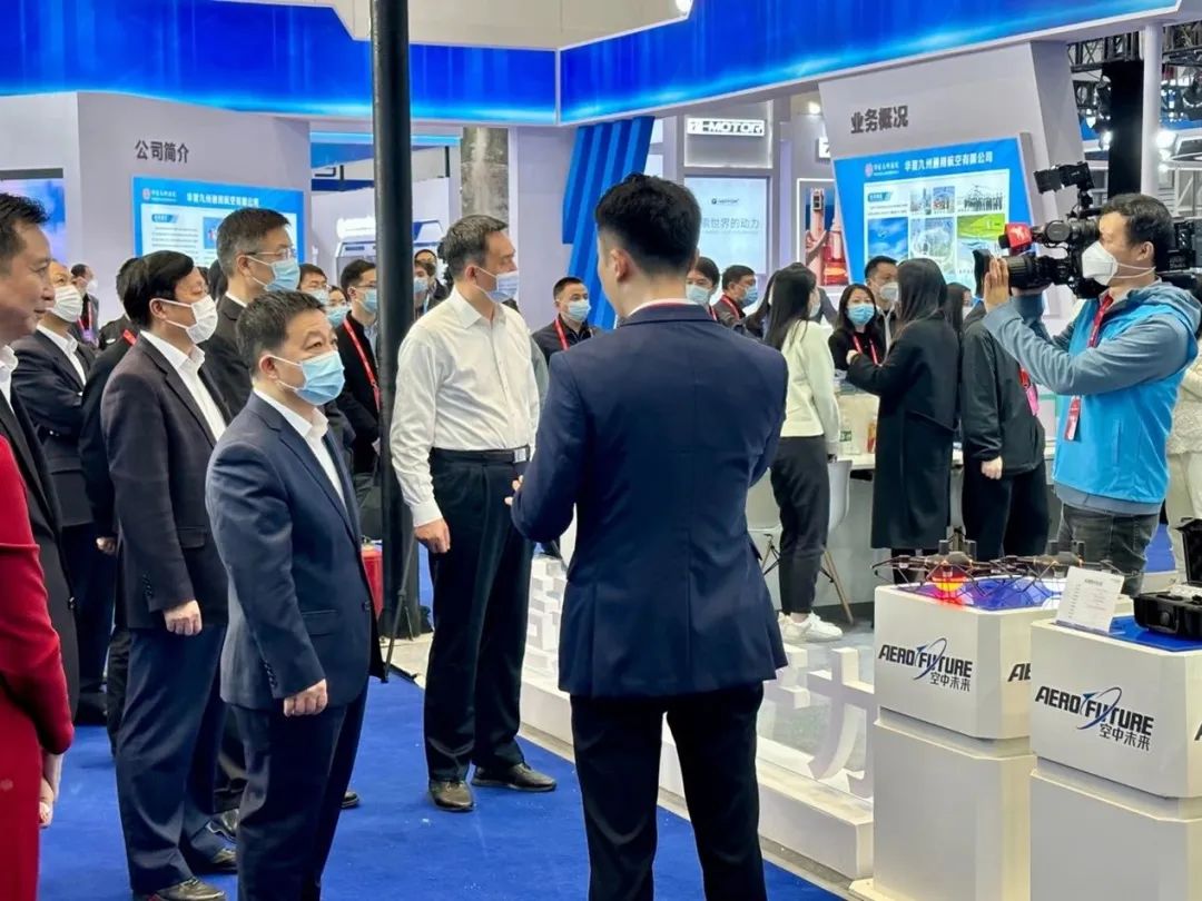 逆势翱翔!糖果派对官网航空携手合作伙伴亮相2022南昌航行大会