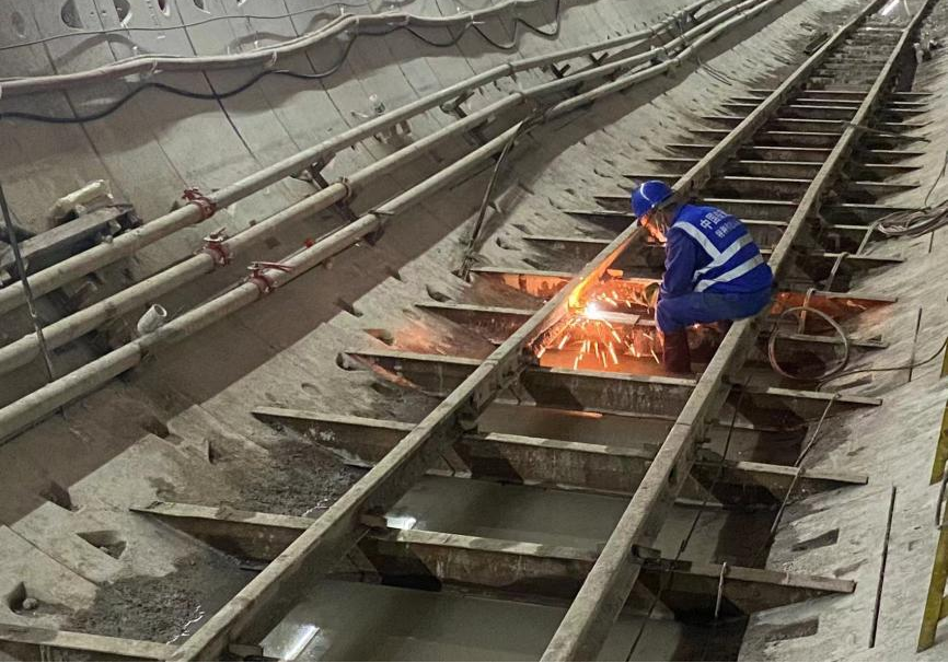 ÔÙ´«Ï²±¨£¡ÖÐÌúÌǹûÅɶԹÙÍø¶Ü¹¹»ú˳Ëì¹á´®ÉîÛÚµØÌú3ºÅµÍ̼վ¡«ÆºÎ÷Õ¾×óÏß