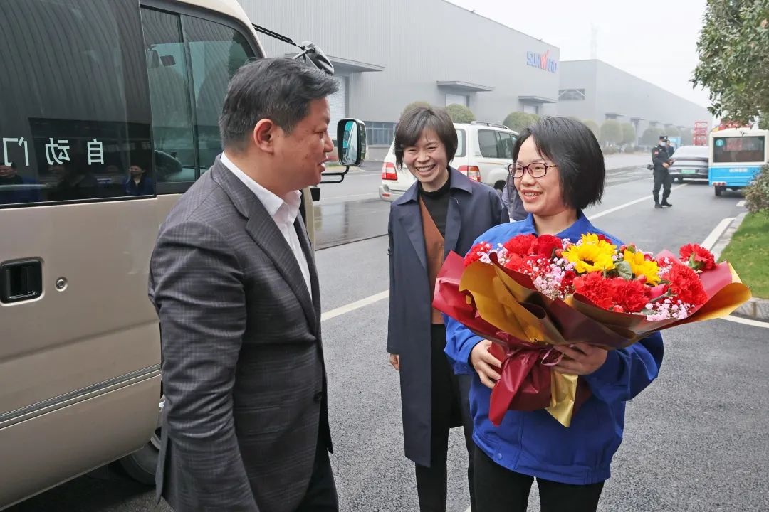 付旭明慰问糖果派对官网智能市三八红旗头并督导清静生产事情