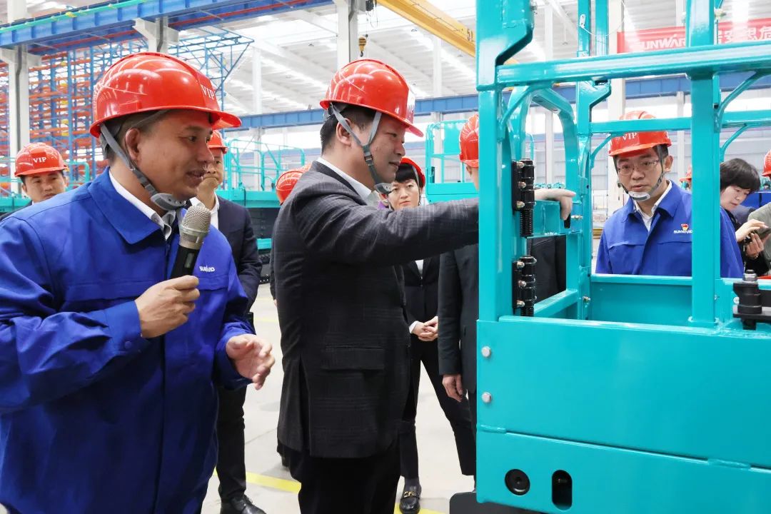 付旭明慰问糖果派对官网智能市三八红旗头并督导清静生产事情